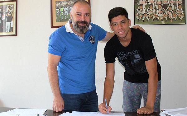 Bundan bir sene sonra Altay'a transfer olan Cenk Özkaçar, 2018-2019 sezonu başında siyah-beyazlı ekiple profesyonel sözleşme imzaladı.