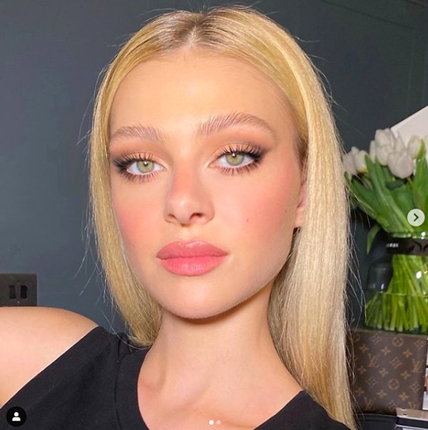 Хотя кажется, что Никола, стала известна благодаря Бруклину, девушка приобрела небольшую славу и до встречи с ним.