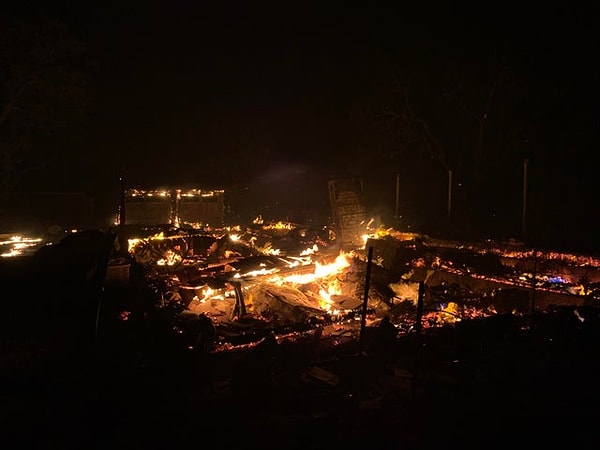 1. «Два месяца назад мы купили дом нашей мечты. Сегодня вечером мы с женой смотрели, как он горит».