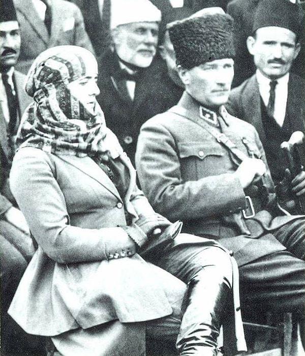 Doğal durumu ailesizlik ve dolayısıyla salt bireysellik olarak gören Atatürk, bunun tersini ise aile bağı ile açıklar.