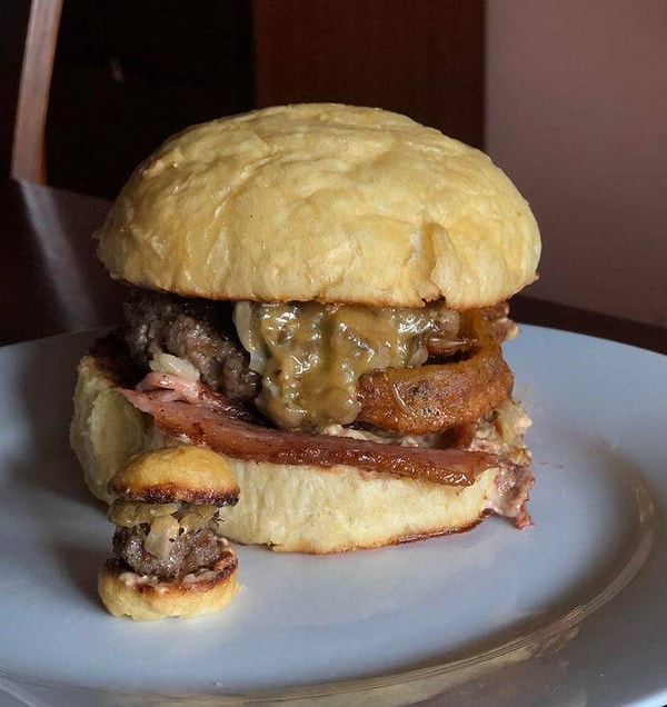 14. «Крошечный гамбургер-малыш»