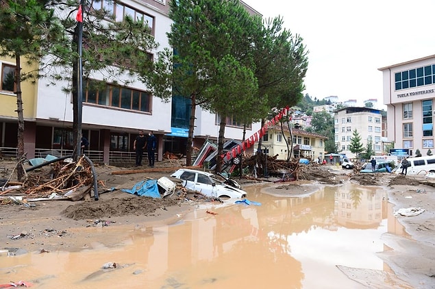 Dereli, Doğankent ve Yağlıdere ilçeleri başta olmak üzere birçok bölge selden etkilendi.