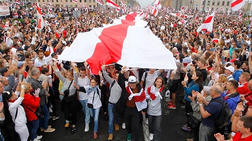 Belarus Lideri Lukaşenko'dan Protestoculara Otomatik Silahla Gözdağı