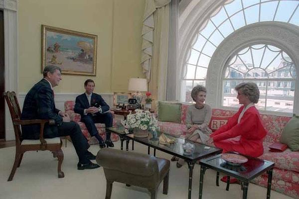 Diana ve Prens Charles, Kasım 1985'te kraliyet turları için Amerika'ya yaptıkları resmi geziler sırasında Başkan Ronald Reagan ve First Lady Nancy Reagan, misafirlerinin ilk gecelerinde şık bir şekilde karşılandıklarından emin olmak istiyorlardı.