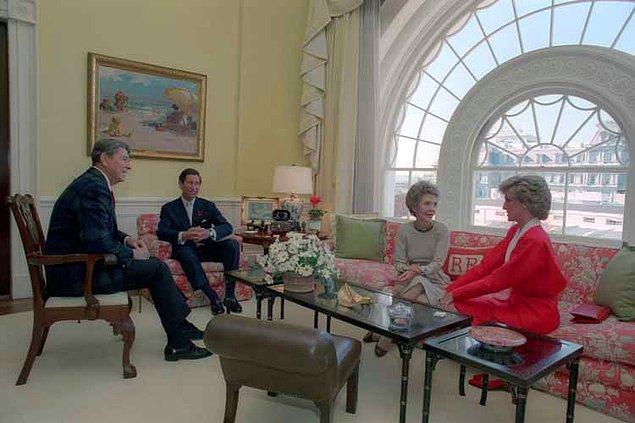 Diana ve Prens Charles, Kasım 1985'te kraliyet turları için Amerika'ya yaptıkları resmi geziler sırasında Başkan Ronald Reagan ve First Lady Nancy Reagan, misafirlerinin ilk gecelerinde şık bir şekilde karşılandıklarından emin olmak istiyorlardı.