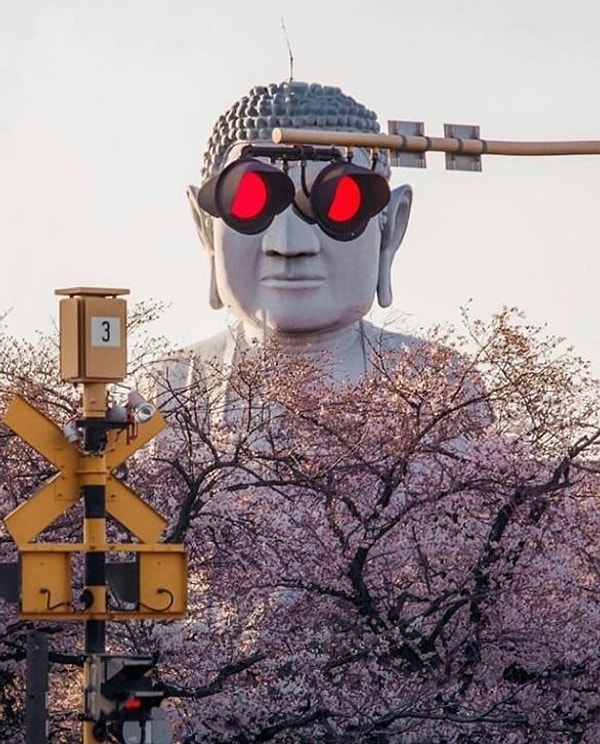 Статуя "Осторожно, красный свет!"