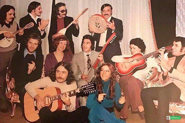 Barış Manço eşliğinde Kurtalan Ekspres, Cem Karaca, Moğollar gibi müzisyenler Türkiye’nin ve özellikle Anadolu’nun etnik değerlerini rock müziğin kuvvetli dalgasıyla birleştirerek bir nevi bu kuvvetli trendin Türkiye yansımasını oluşturmuşlardı.