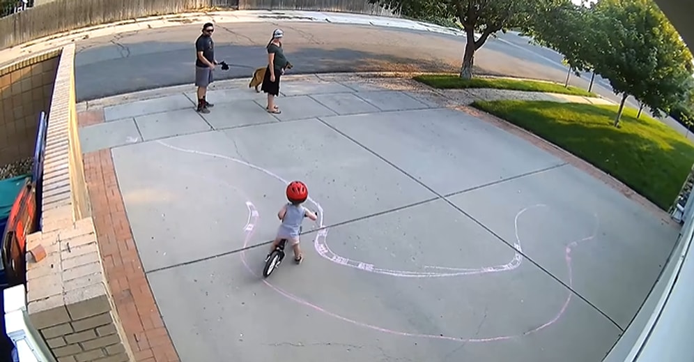 Garaj Yolu Kamerasından Sürekli Olarak Güvenlik Alarmı Alan Adamın Durumu Fark Etmesi Üzerine Yaptığı ve Bir Mahallenin Eğlencesi Haline Gelen Müthiş Uygulaması