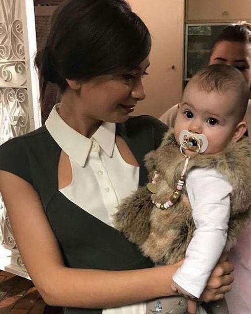 Bir zamanların popüler dizisi Kara Sevda'yı hatırlıyorsunuz değil mi? İşte orada dünyalar tatlısı, setin neşesi haline gelen Arven'in canlandırdığı "Deniz bebek" vardı. İşte şimdiler de bu güzellik, annesinin kontrolünde bir sosyal medya fenomenine dönüştü.