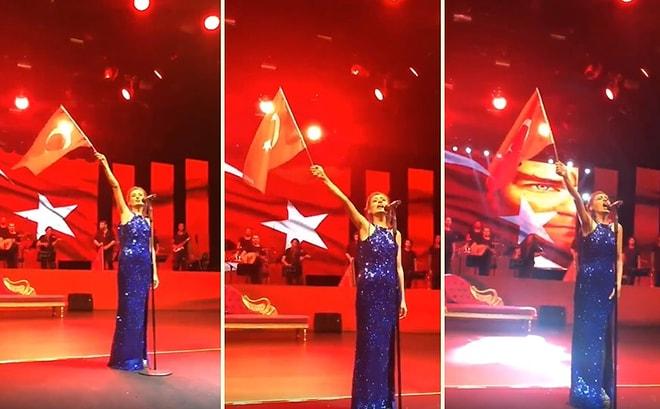 Harbiye Açıkhava Sahnesinde Konser Veren Yıldız Tilbe, Sahnede İstiklal Marşı Okudu