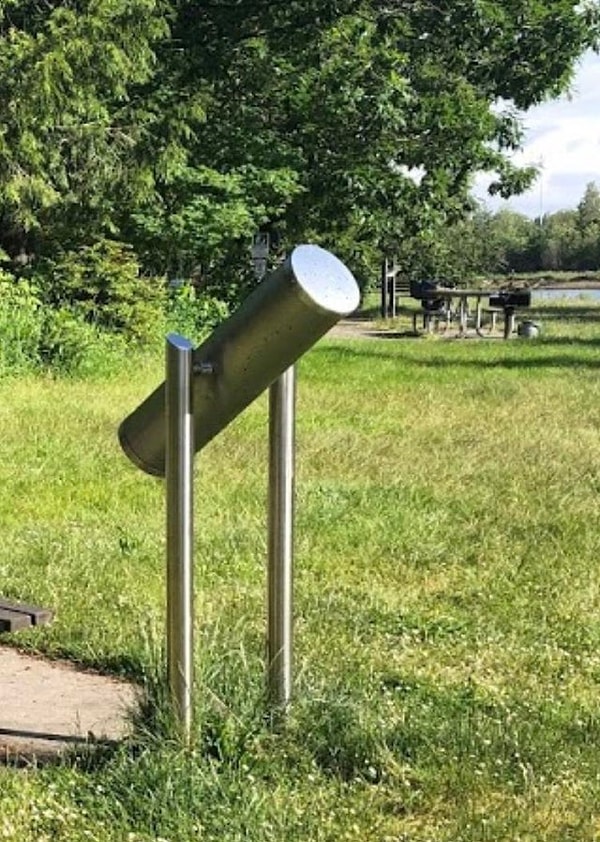 5. «Для чего нужен такой металлический цилиндр в местном парке?»