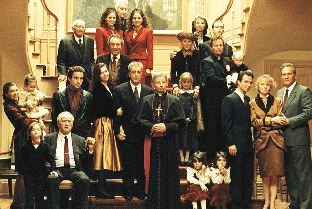 3. Francis Ford Coppola, Godfather 3’nin yayınlanmamış görüntülerini kullanarak filmin farklı bir versiyonunu oluşturmak için çalışmalara başladığını açıkladı.
