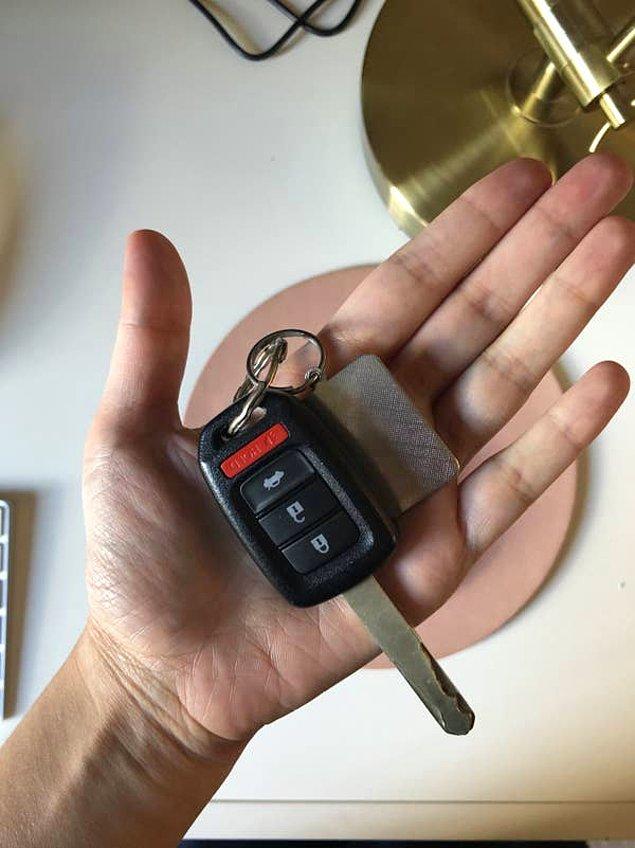 14. Eğer gittiğiniz bir eve (güvendiğiniz bir yerse) çıkarken unutmamanız gereken bir şey getiriyorsanız o şeyi araba anahtarlarınızın yanına koyun.