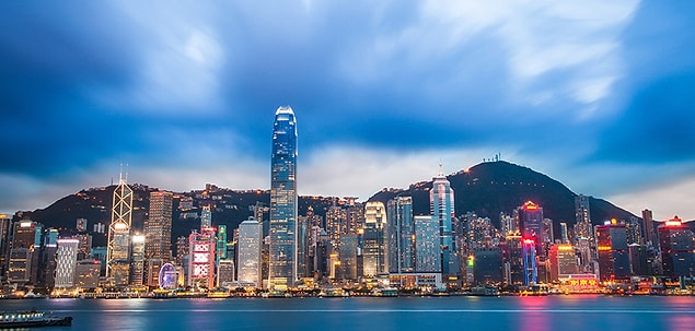 1. Hong Kong Özerk Bölgesi (Çin) - Kadınlar: 87.5 yıl / Erkekler: 81.7 yıl