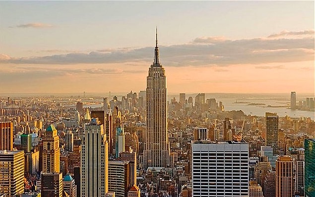 7. Empire State Binası 1931 yılında açıldığında çoğu ofis kiralanmadığı için insanlar ismiyle "Empty (Boş) State Binası" diyerek dalga geçiyorlardı. Bu bina 1950'lere kadar karlı hale gelmedi.