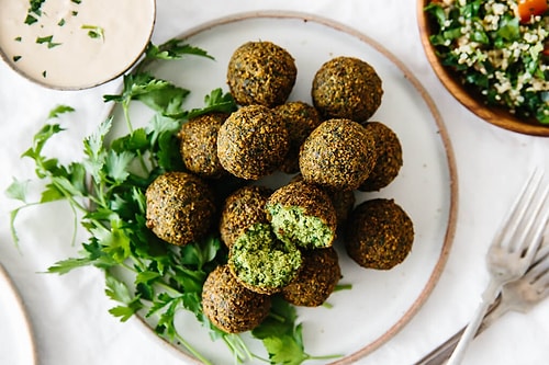 Falafel Tarifi: Veganların Vazgeçilmez Yemeği Falafel Nasıl Yapılır?