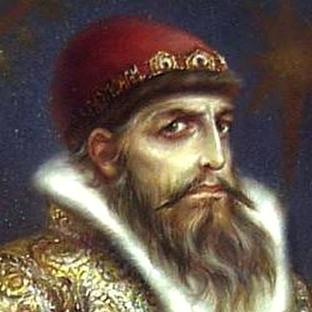 3 yaşında Moskova Büyük Prensi olarak taç giyen 4. Ivan, hükümdarlığında yaptıklarından sonra tarihe adını "Korkunç Ivan" olarak yazdırdı.
