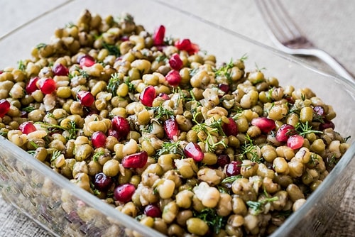 Öğünler Artık Daha Doyurucu ve Daha Sağlıklı! Birbirinden Lezzetli 11 Bakliyat Salatası Tarifi