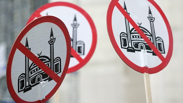Derginin örneğin Twitter sayfasındaki paylaşımlarında, İslamofobik unsurlar net fark ediliyor.