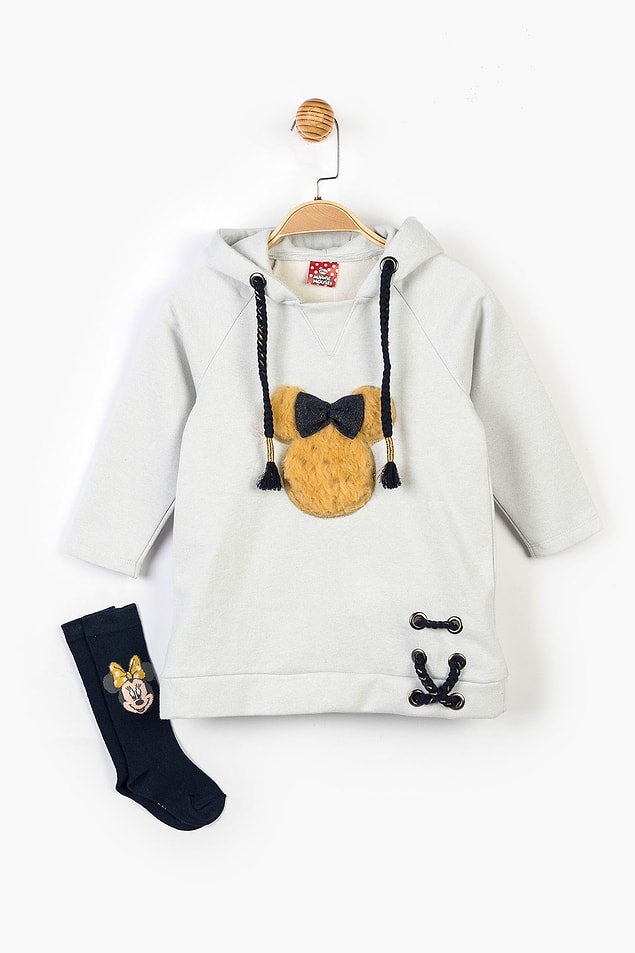 7. Mickey'li sweat elbise ve çorap setinin fiyatı 189 TL'den 75 TL'ye düşmüş. 2-5 yaş arası bedenleri mevcut.