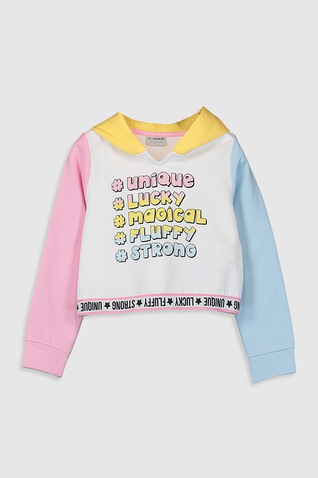 10. Bu sweatshirt'ü neredeyse her renk pantolonla rahatlıkla kullanabilirsiniz, jeanlerle de çok güzel olacaktır. Fiyatı 39 TL ve 14 yaşa kadar bedeni mevcut.