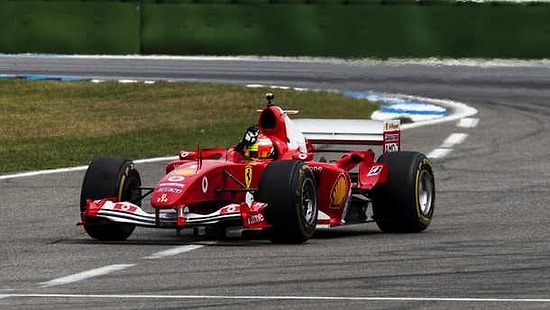 Mick Schumacher, Babası Michael Schumacher’in Kullandığı Ferrari ile Gösteri Sürüşü Gerçekleştirdi