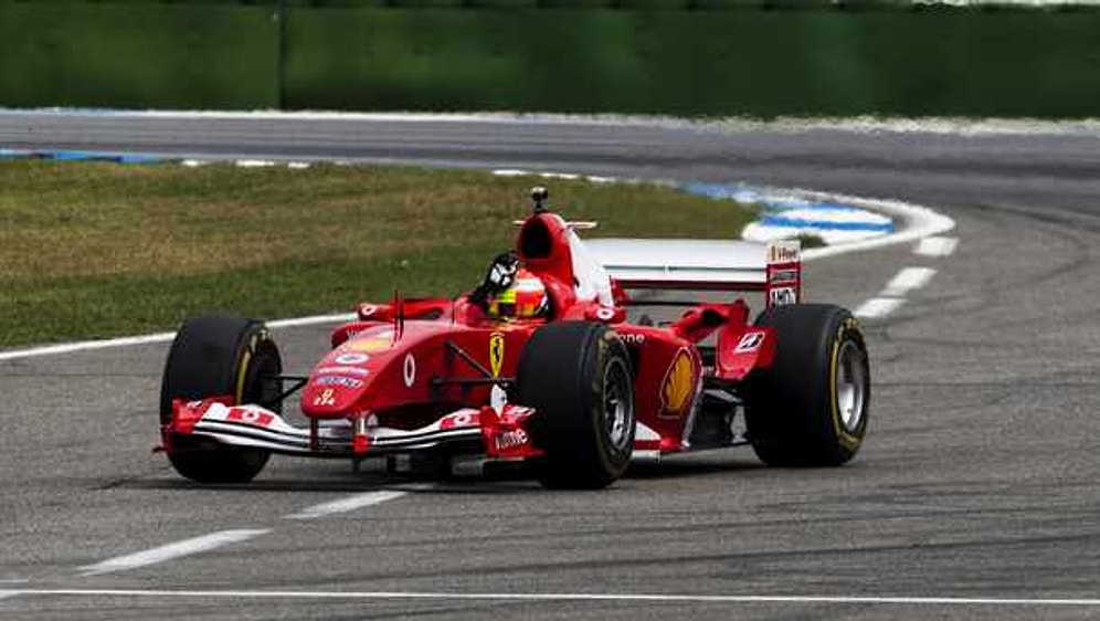 Mick Schumacher, Babası Michael Schumacher’in Kullandığı Ferrari ile Gösteri Sürüşü Gerçekleştirdi