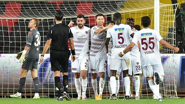 7. Süper Lig tarihindeki ilk maçına çıkan Hatayspor, son şampiyon Medipol Başakşehir'i devirmeyi başardı.