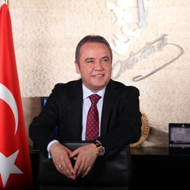 Muhittin Böcek'in eşi Havva Hanım ile yaşadığı hikaye, gerçekten de Türk filmlerine konu olacak cinsten. İsterseniz bundan yıllar öncesine, 1988'e kadar gidelim.