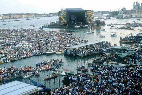 1. Pink Floyd Konseri - San Marco Meydanı / Venedik