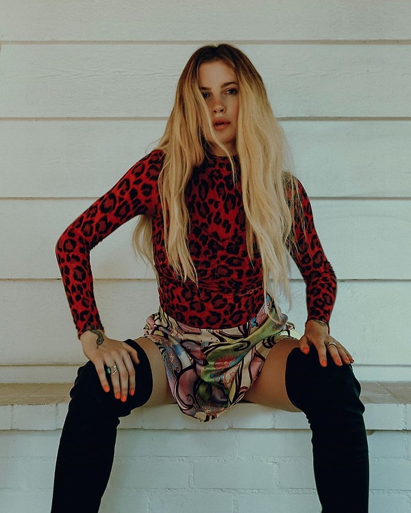 2. Она работала как актриса, кинопродюсер, диджей и модель