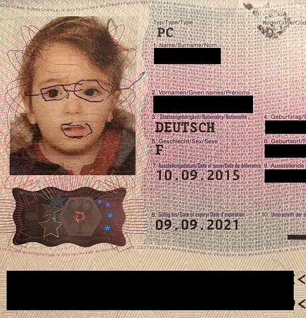 12. Кто сказал, что паспорт детям не раскраска?