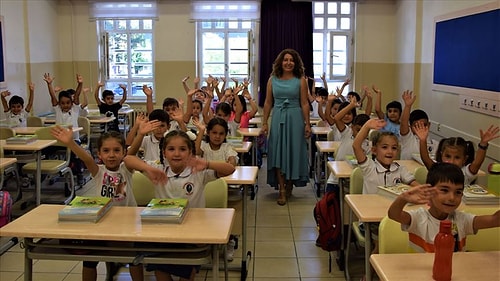 Salgının Gölgesinde Yüz Yüze Eğitim Başlıyor: Öğrenciler Temassız Oyunlar Oynayacak