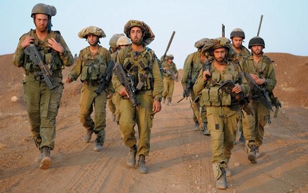 9. "Israil'de dünyadaki en uzun zorunlu askerlik şartı bulunur. İsrail'deki gençlerin çoğu üç yıl boyunca ülkelerin hizmet ederler."