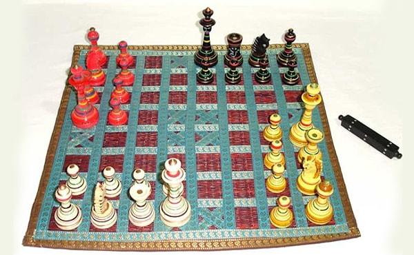 Satranç oyununu bulan ilk ülkedir.