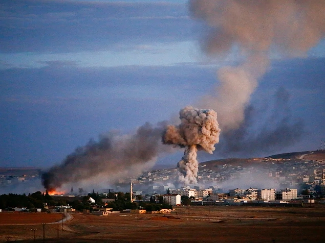 2011'de Suriye'de iç savaşın başlaması ve ardından IŞİD'in başlattığı saldırılar sonrasında ülkenin kuzeyinde Kürt nüfusun yoğun olduğu ve Rojava olarak adlandırılan bölgede Afrin, Kobani ve Cezire kantonları oluşturuldu. Türkiye'nin terör örgütü olarak kabul ettiği PYD ile silahlı kanadı YPG, bu bölgede kontrolü ele aldı.