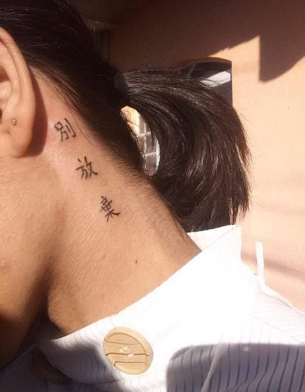 7. Я решил сделать татуировку давным-давно. Потом я нашел ее в Pinterest, и подумал, что это означает «не сдавайся ». Уже после того, как я набил тату, узнал, что там написано «зеленый лук ».