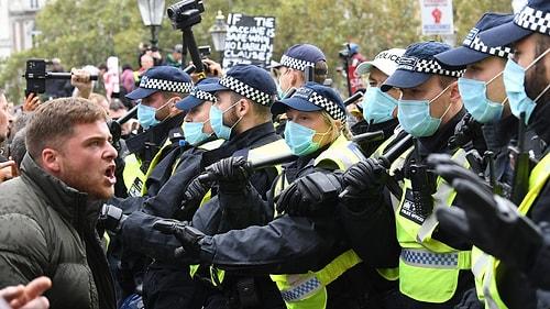 İngiltere'de Kovid-19 Önlemleri Karşıtı Grubun Protestosuna Polis Müdahalesi