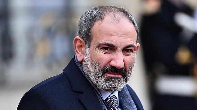 Ermenistan sıkıyönetim ilan etti