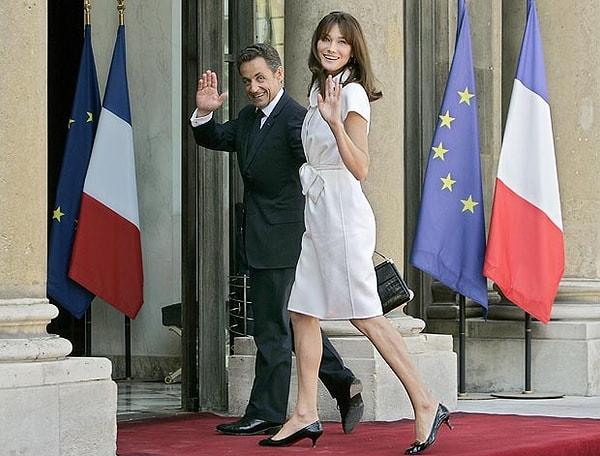 8. Eski İtalyan model ve müzisyen Carla Bruni, Fransa'nın eski cumhurbaşkanı eşi Nicolas Sarkozy'den 5 cm uzun.
