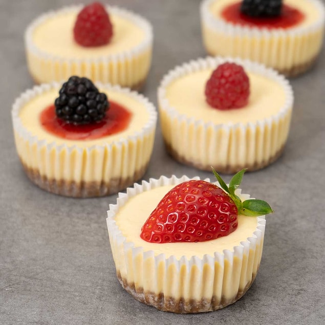 9. Pasta kesilene kadar bekleyemeyenler için: Mini cheesecake