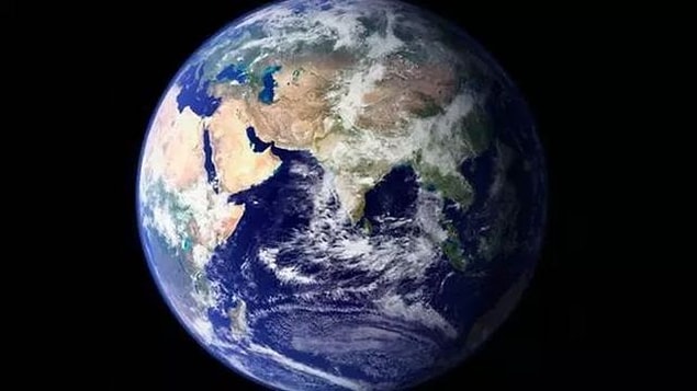8. Dünya’nın Ekvator’dan şişkin, kutuplardan basık olan kendine özgü şekline Geoid denir. Dünya geoid şekle sahip olmayıp tam bir küre şeklinde olsaydı aşağıdakilerden hangisi gerçekleşmezdi?