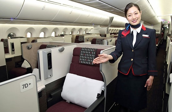 Japan Airlines убирает выражения "дамы и господа" в своих анонсах