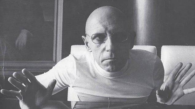 Normal insan kavramını en çok tartışan kişi Michel Foucault’dur. Neden hepimiz bir çerçeveye sığmak zorundayız? Çerçeveyi kim ve neler belirliyor?