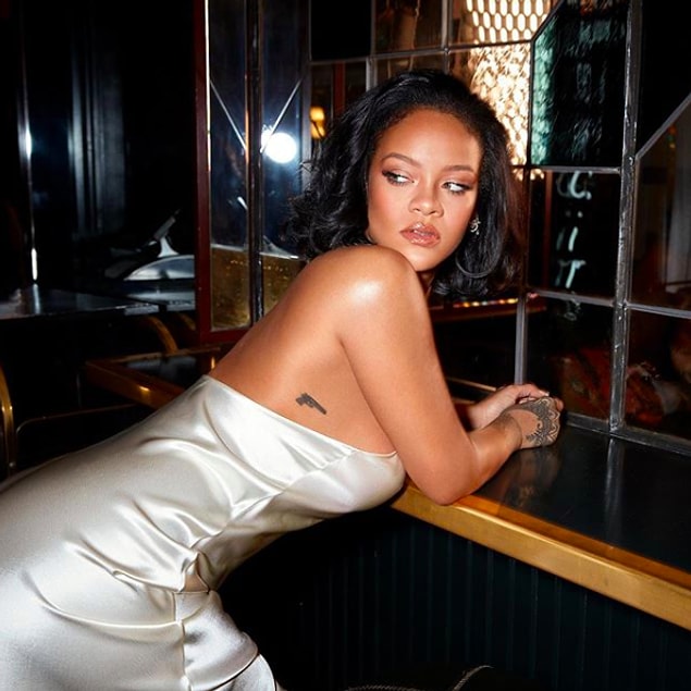 Biliyorsunuz ki Rihanna attığı her adımla adından sıkça bahsettiriyor.