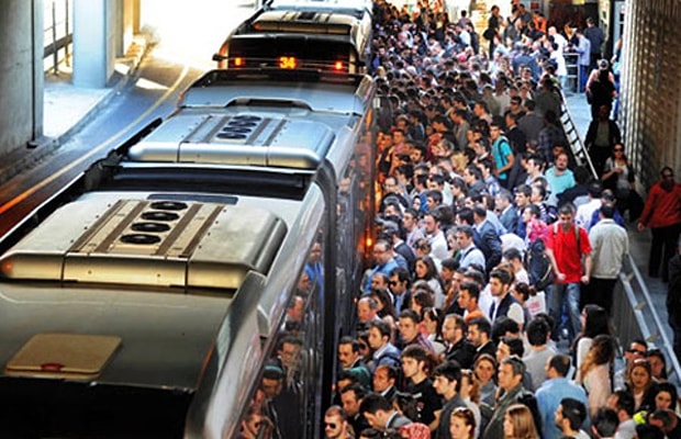 Metrobüsün ciğerini biliyoruz, toplu taşıma!