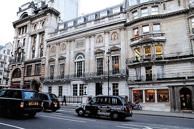 15. White's Gentlemen's Club - Londra, İngiltere