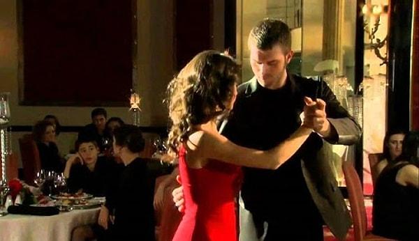 3. Bihter ve Behlül'ün meşhur tango sahnesine düşenler... Her defasında başa sar ve tutku nedir gör!