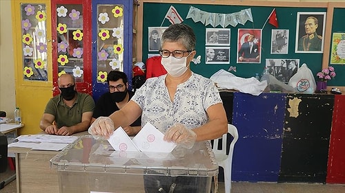 11 Aday Yarışıyor: KKTC, Yeni Cumhurbaşkanını Seçmek İçin Sandık Başında