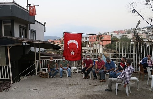 Hatay'daki Yangında Kullanılamaz Hale Gelen Bir Evde Sadece Türk Bayrağı Zarar Görmedi